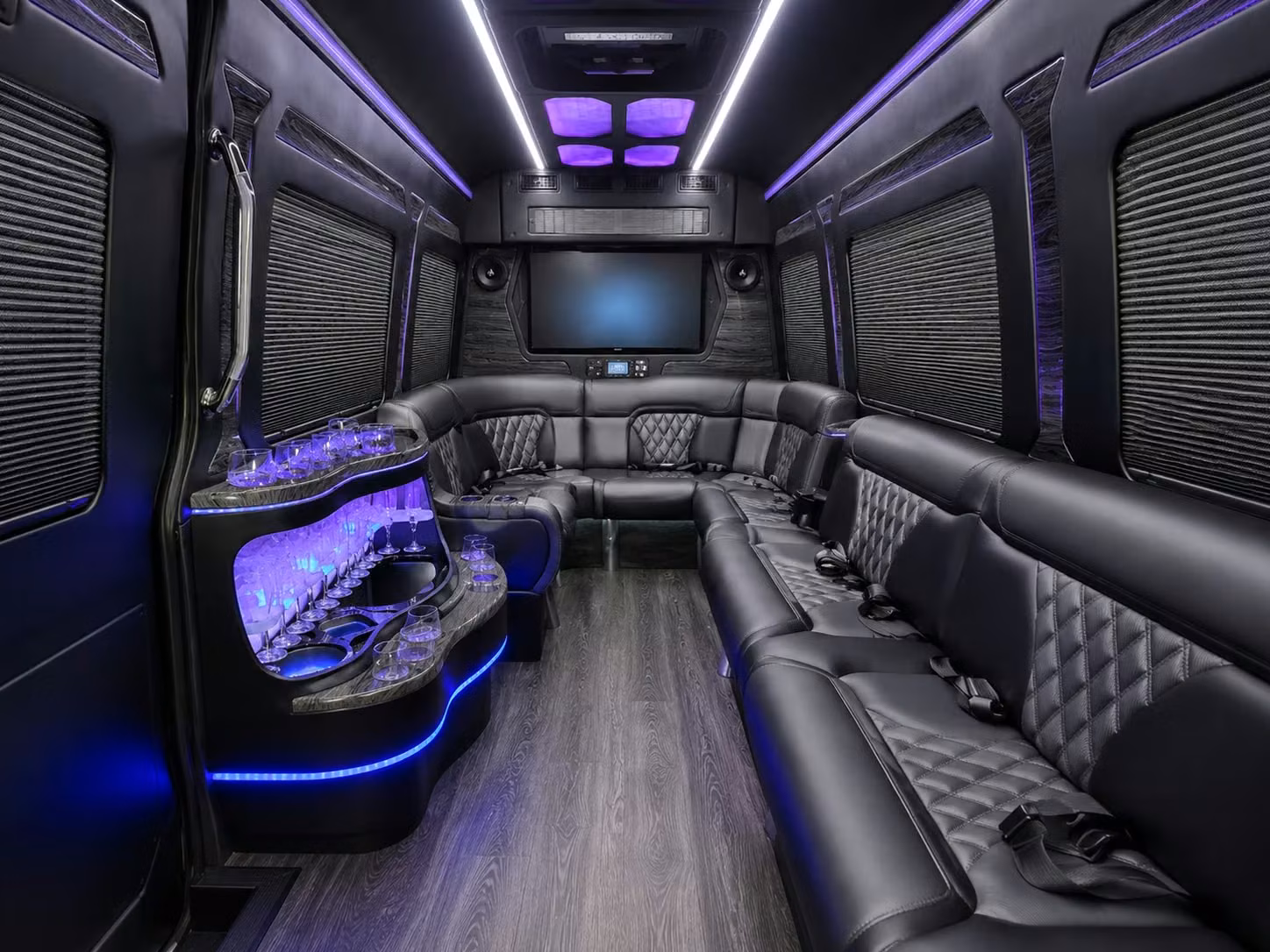 charterbuslakeland com makes finding long distance school and sports team transportation in lakeland simple