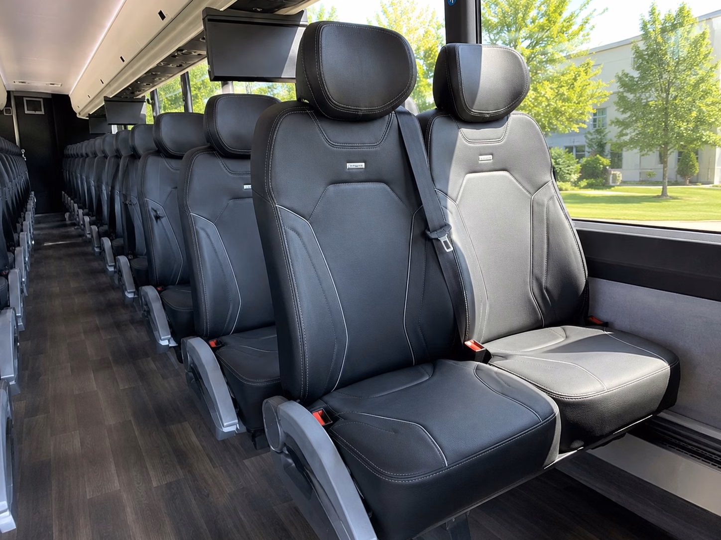 we help you compare hotel shuttle buses for lakeland wedding guests